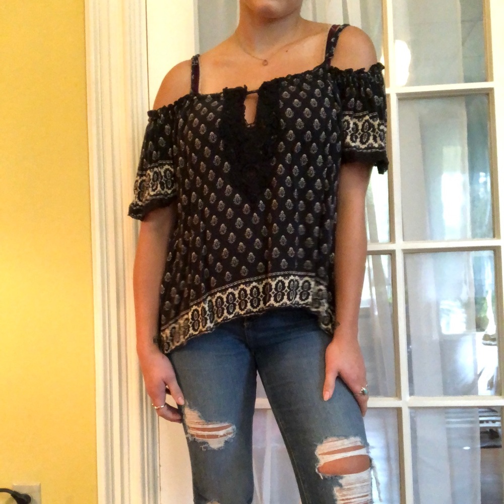 Off shoulder patterned boho top